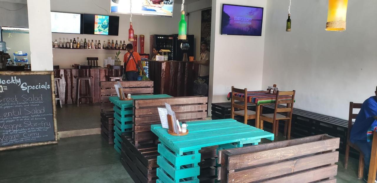 Tikal Backpackers Hostel Flores Luaran gambar