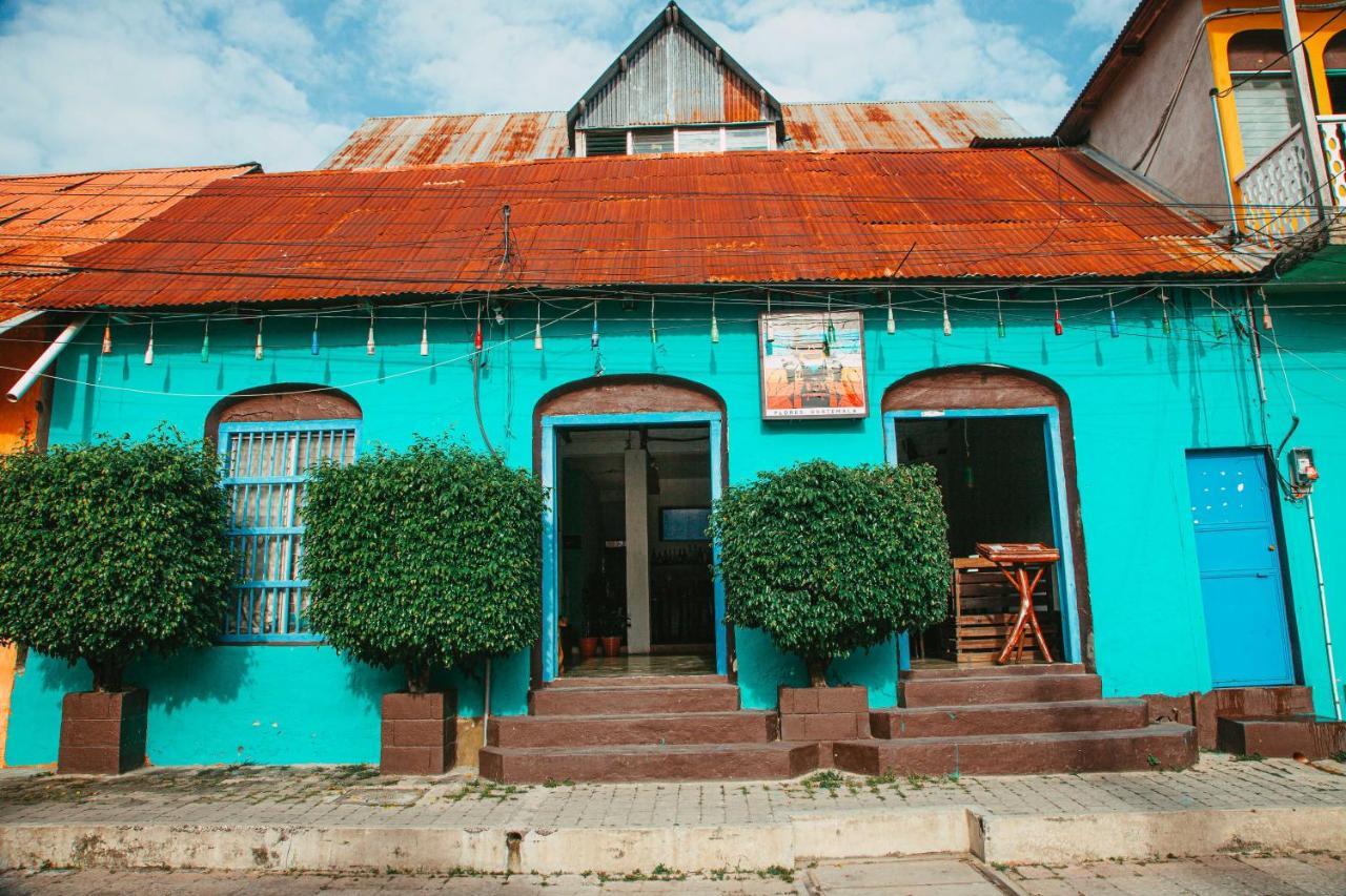 Tikal Backpackers Hostel Flores Luaran gambar